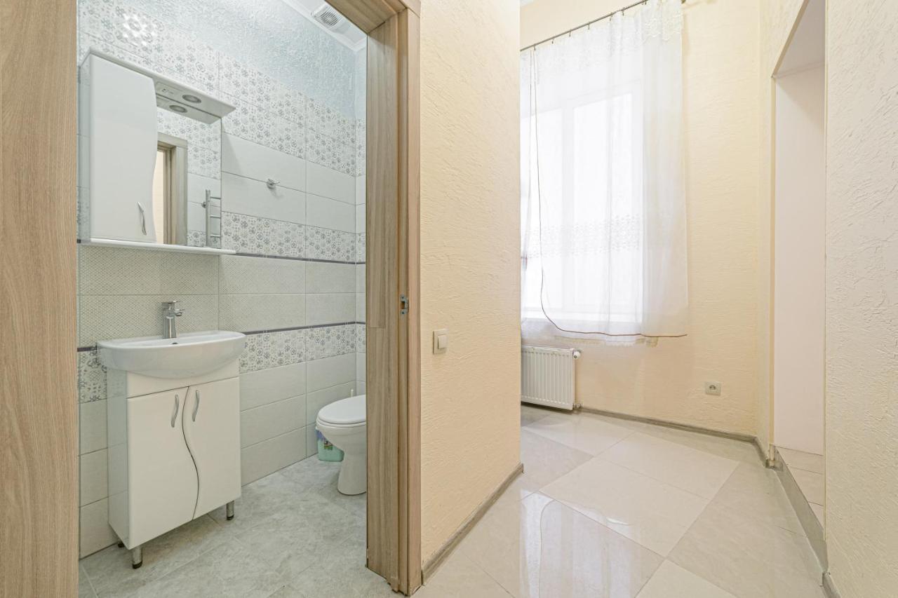 Apartment Near Deribasovskaya Odessa Ngoại thất bức ảnh